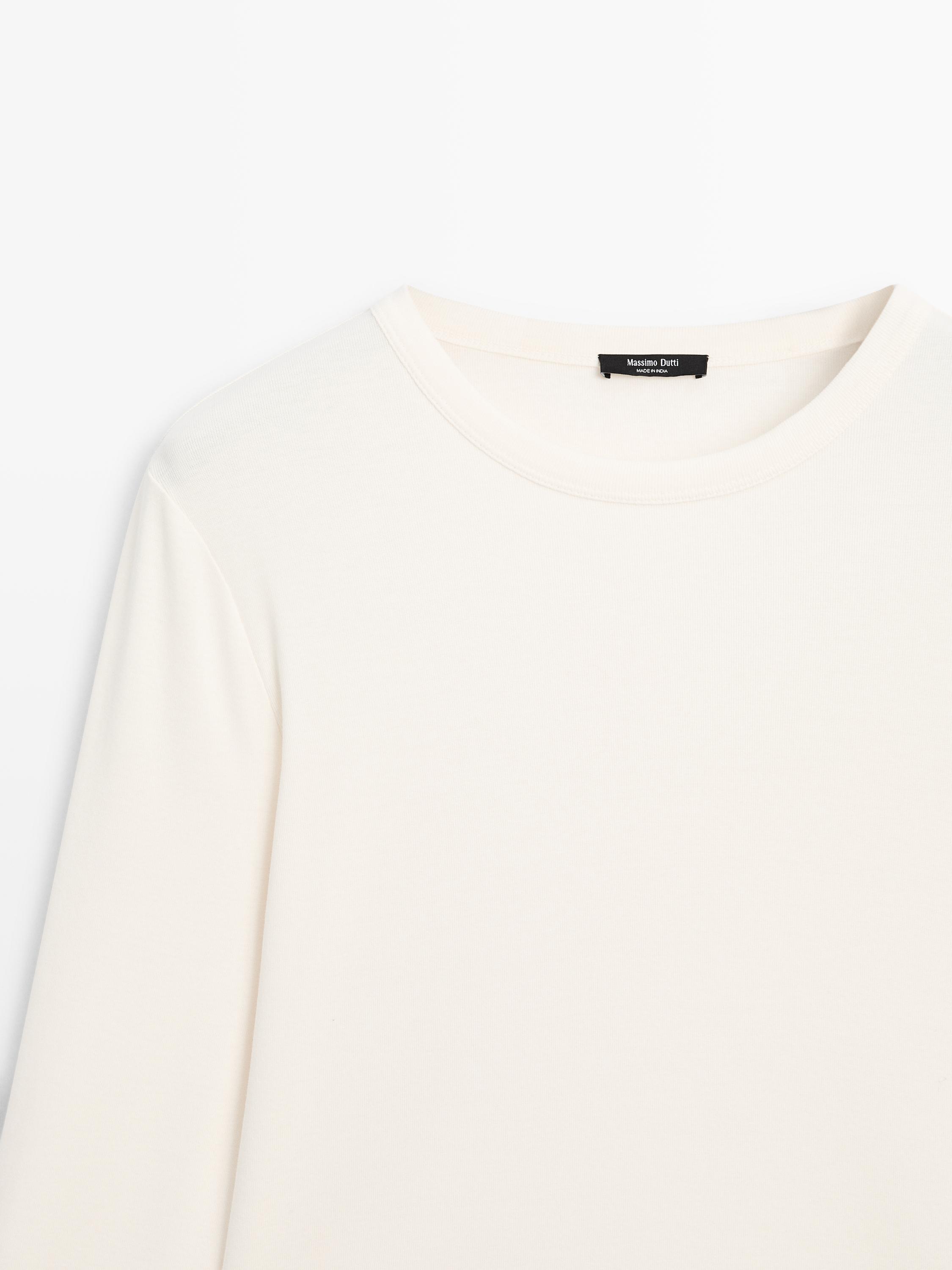 Long sleeve T-shirt with rounded hem